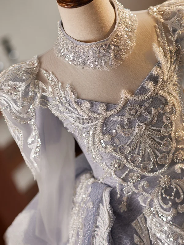 Médiévale Gris Perlage Perle Paillettes En Dentelle Fleur Volants en Cascade Anniversaire Robe Ceremonie Fille 2024 Robe Boule Col Haut Manches Longues Dos Nu Longue