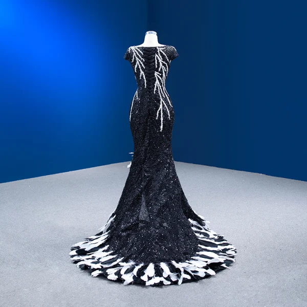 Luxe Noire Fait main Perlage Paillettes Plumes Robe De Soirée Encolure Dégagée Manches Courtes Train De Balayage Soirée Robe De Ceremonie