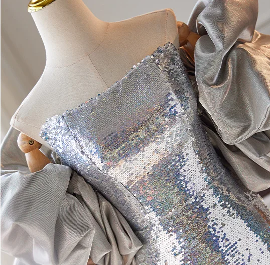 Glitzernden Silber Pailletten Abendkleider 2024 Meerjungfrau Bandeau Rüschen Kurze Ärmel Rückenfreies Sweep / Pinsel Zug Abend Festliche Kleider