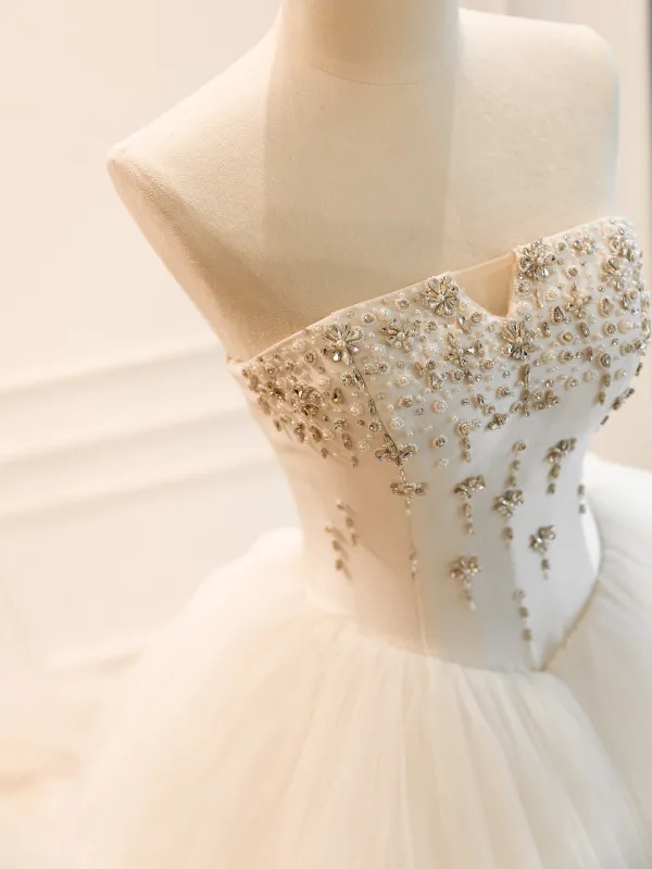 High End Schlicht Weiß Perlenstickerei Strass Pailletten Satin Brautkleider / Hochzeitskleider 2026 Ballkleid Bandeau Ärmellos Rückenfreies Lange
