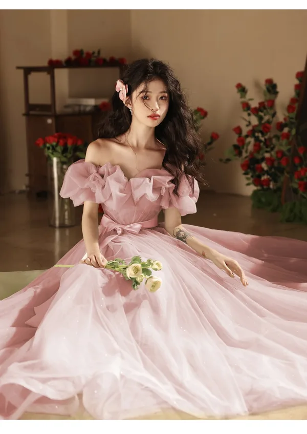 Schöne Rosa Schleife Stoffgürtel Ballkleider 2024 A Linie Rüschen Off Shoulder Kurze Ärmel Rückenfreies Lange Ball Festliche Kleider