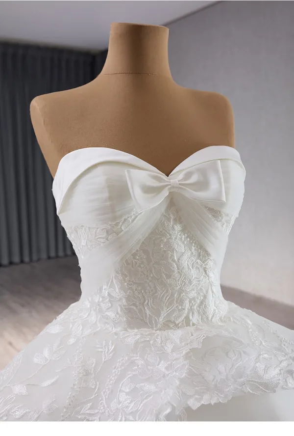 High-end Hvit Gripende Ruffles Blonder Blomst Brudekjoler 2024 Ballkjole Kjæreste Sløyfe Uten Ermer Ryggløse Royal Train Bryllup