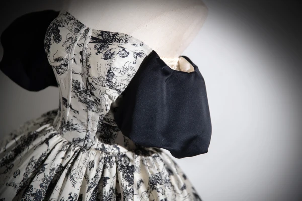 Elegante Schwarz Drucken Ballkleider 2024 Ballkleid Off Shoulder Kurze Ärmel Rückenfreies Lange Ball Festliche Kleider