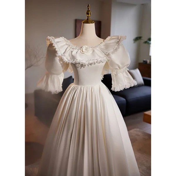 Medieval Vintage / Retro White Satin Lace Flower Wedding Dresses 2024 Ball Gown Scoop Neck Puffy Short Sleeve Backless Floor-Length / Long Wedding