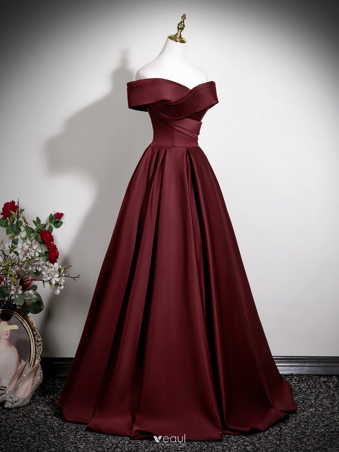 Modest / Simple Vintage / Retro Burgundy Satin Prom Dresses 2025 Ball Gown Off-The-Shoulder Short Sleeve Backless Floor-Length / Long Formal Dresses Modest / Simple Vintage / Retro Burgundy Satin Prom Dresses 2025 Ball Gown Off-The-Shoulder Short Sleeve Backless Floor-Length / Long Formal Dresses