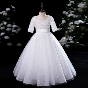 Élégant Blanche Perle Paillettes Soirée Robe Ceremonie Fille 2022 Robe Boule Encolure Dégagée Manches Courtes Ceinture Longue Robe Ceremonie Fille