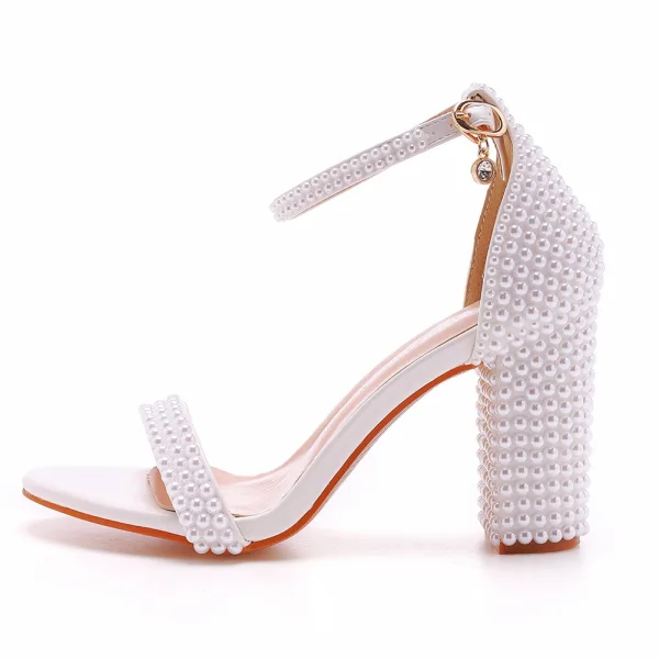 Uroczy Białe Perła Buty Ślubne 2022 Ślub Z Paskiem 7 cm Grubym Obcasie Peep Toe Sandały Wysokie Obcasy