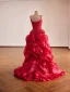 Mode Burgunderrot Perlenstickerei Fallende Rüsche Ballkleider 2026 Ballkleid Spaghettiträger Ärmellos Rückenfreies Sweep / Pinsel Zug Festliche Kleider