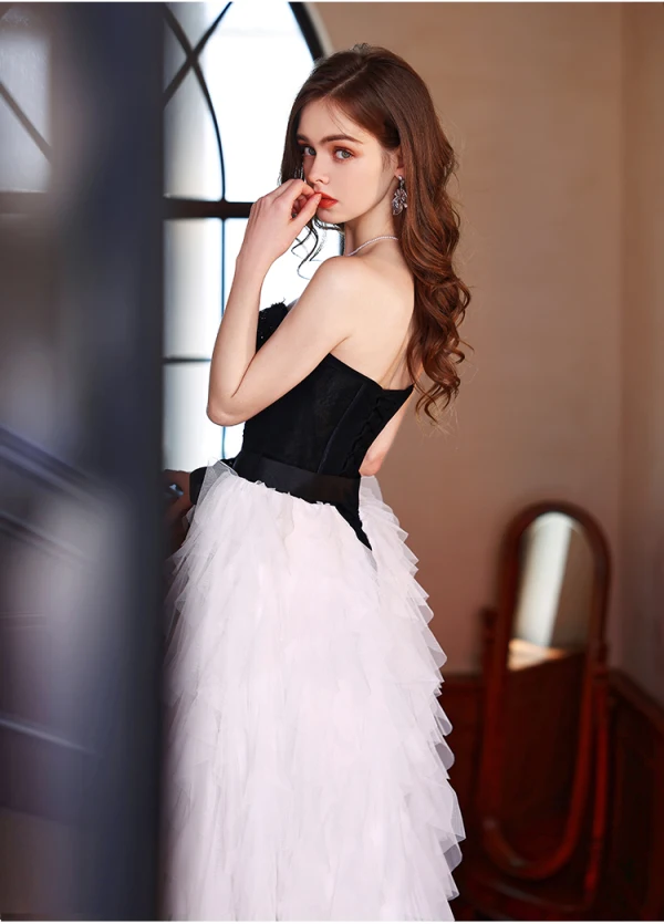 Fashion Black Ruffle Prom Dresses 2022 A-Line / Princess Strapless Lace Flower Sleeveless Backless Bow Sash Floor-Length / Long Formal Dresses