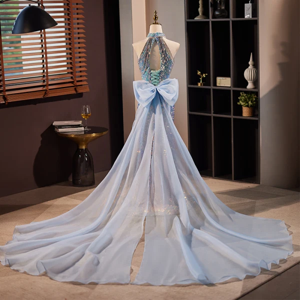Scintillantes Bleu Ciel Paillettes Robe De Soirée 2023 Trompette / Sirène Titulaire Perlage Sans Manches Dos Nu Noeud Tribunal Train Soirée Robe De Ceremonie