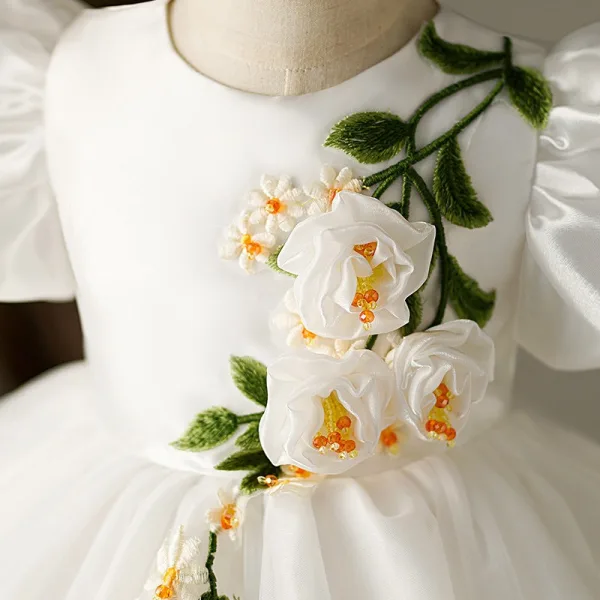 Chic / Beautiful White Embroidered Appliques Short Wedding Flower Girl Dresses 2026 Ball Gown Scoop Neck Puffy Short Sleeve