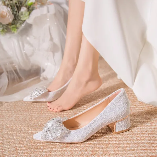 Charming Silver Rhinestone Lace Wedding Shoes 2024 4 cm Thick Heels Pointed Toe Wedding Pumps High Heels