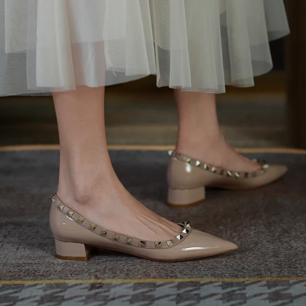 Chic / Beautiful Beige Rivet Street Wear Pumps 2022 Leather 3 cm Thick Heels Low Heel Pointed Toe Pumps High Heels