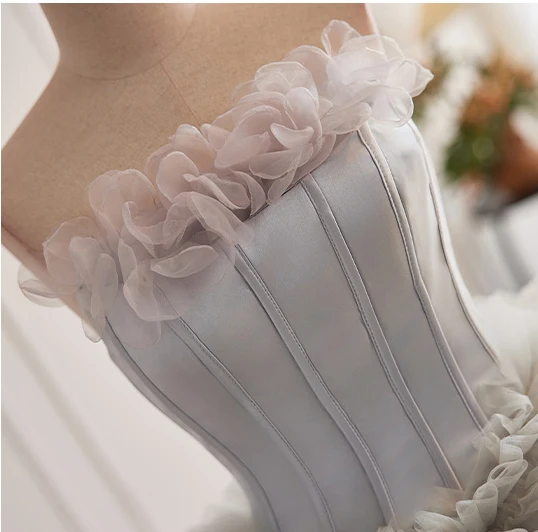 Vintage / Retro Quinceañera Grey Cascading Ruffles Ruffle Prom Dresses 2024 Ball Gown Strapless Sleeveless Backless Sweep Train Prom Formal Dresses