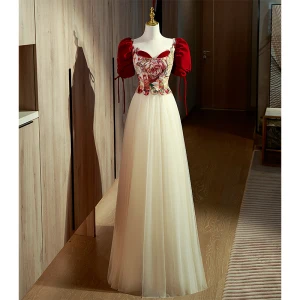 Élégant Bordeaux Impression Robe De Bal 2022 Princesse Encolure Carrée Manches Courtes Dos Nu Noeud Longue Robe De Ceremonie
