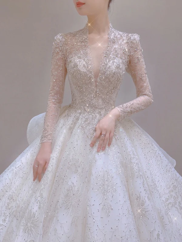 Glitzernden Weiß Perlenstickerei Pailletten Fallende Rüsche Brautkleider / Hochzeitskleider 2024 Ballkleid V-Ausschnitt Lange Ärmel Rückenfreies Königliche Schleppe Hochzeit