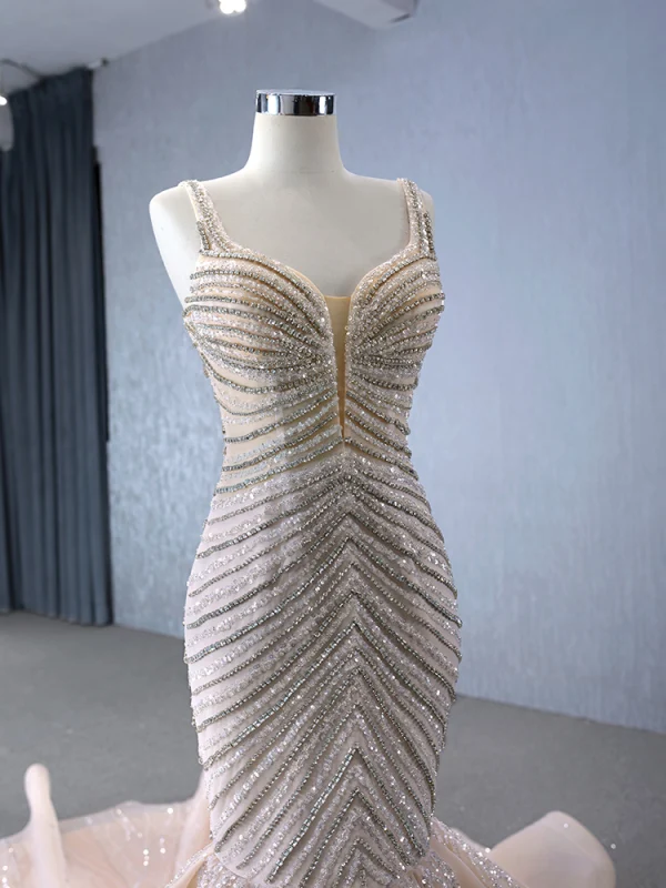 Luxe Scintillantes Champagne Fait main Perlage Faux Diamant Paillettes Robe De Mariée 2024 Trompette / Sirène Bretelles Spaghetti Sans Manches Dos Nu Chapel Train Mariage