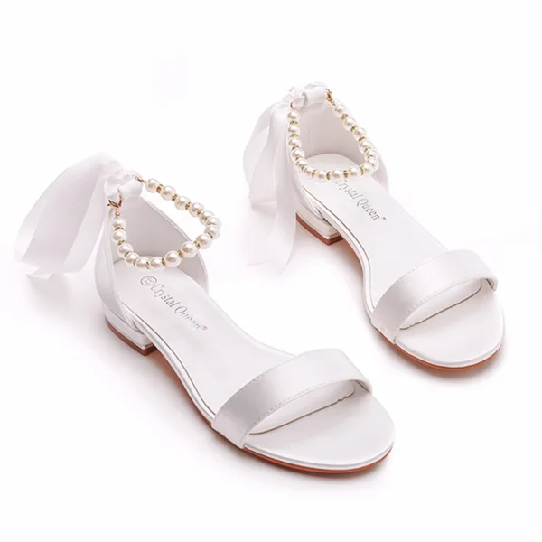 Sexy Weiß Perle Knöchelriemen Schleife Flache Brautschuhe 2023 Peeptoes Hochzeit Sandaletten