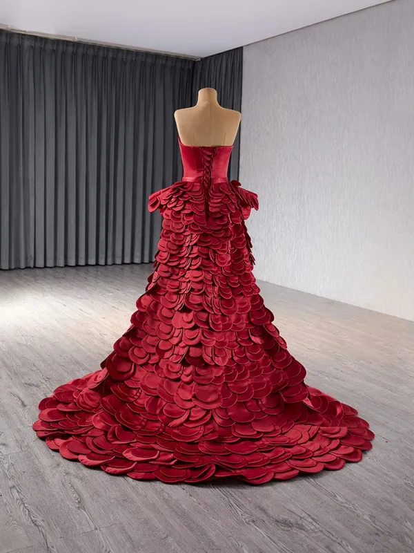 Unusual High-end Burgundy Satin Prom Dresses 2024 Trumpet / Mermaid Strapless Backless Court Train Prom Cap Sleeves Formal Dresses