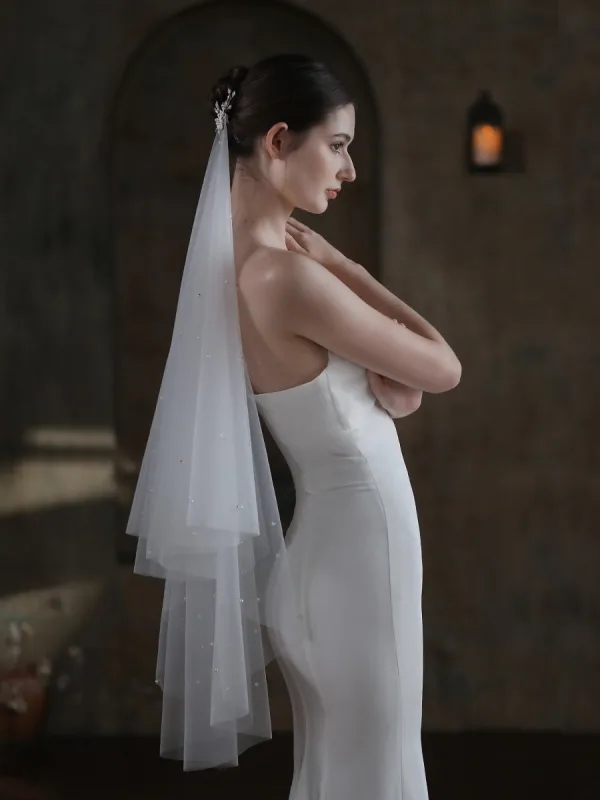 Charming White Handmade  Rhinestone Pearl Wedding Veils 2025 Tulle