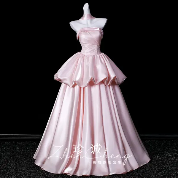 Härlig Rodnande Rosa Cascading Volanger Satin Balklänningar 2026 Balklänning Axelbandslös Ärmlös Halterneck