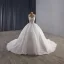 Glitzernden Luxus / Herrlich Weiß Handgefertigt Perlenstickerei Perle Pailletten Brautkleider / Hochzeitskleider 2025 Ballkleid Neckholder Ärmellos Rückenfreies Kapelle-Schleppe