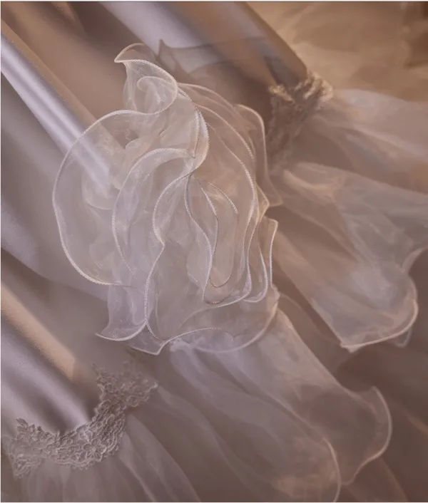 Vintage / Retro White Lace Flower Satin Cascading Ruffles Wedding Dresses 2024 Ball Gown Off-The-Shoulder Short Sleeve Backless Floor-Length / Long Wedding