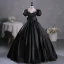 Vintage Schwarz Perlenstickerei Spitze Blumen Satin Ballkleider 2023 Ballkleid Rundhalsausschnitt Kurze Ärmel Schleife Lange Ball Festliche Kleider