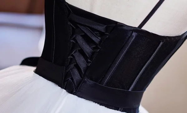 Vintage / Retro Black Beading Cascading Ruffles Graduation Dresses 2024 Ball Gown Spaghetti Straps Sleeveless Backless Bow Sash Tea-length Homecoming