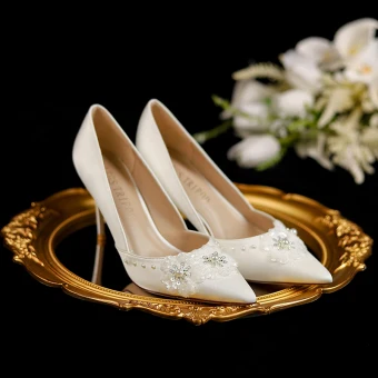 Chic Beautiful White Satin Pearl Sequins Flower Wedding Shoes 2024 8 Cm Stiletto Heels Pointed Toe Wedding Pumps High Heels
