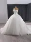 Schlicht Weiß Perlenstickerei Pailletten Satin Brautkleider / Hochzeitskleider 2024 Ballkleid Bandeau Ärmellos Rückenfreies Königliche Schleppe Hochzeit
