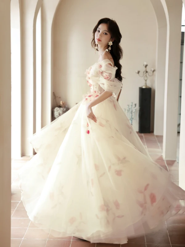 Flower Fairy Chic / Beautiful White Appliques Prom Dresses 2023 A-Line / Princess Off-The-Shoulder Short Sleeve Backless Floor-Length / Long Prom Formal Dresses