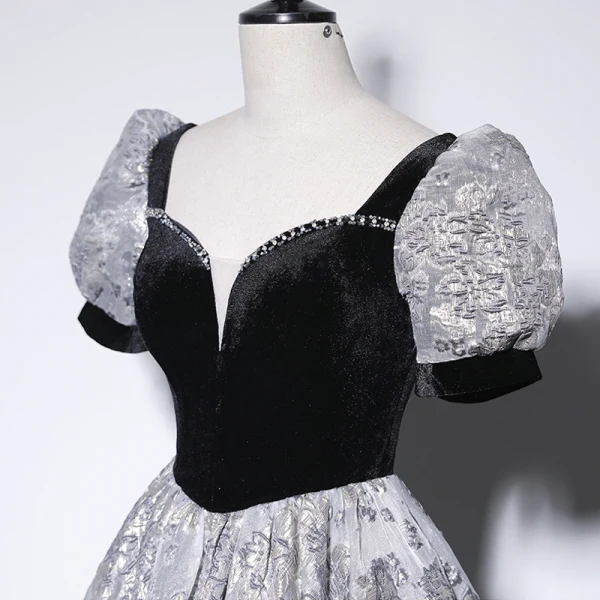 Élégant Noire Impression Robe De Bal 2022 Princesse Encolure Carrée Manches Courtes Dos Nu Longue Promo Robe De Ceremonie