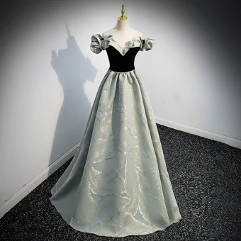 Style Audrey Hepburn Noire Robe De Bal 2022 Princesse Volants De L Épaule Manches Courtes Dos Nu Longue Robe De Ceremonie