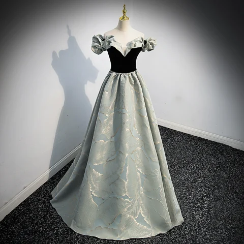Style Audrey Hepburn Noire Robe De Bal 2022 Princesse Volants De l'épaule Manches Courtes Dos Nu Longue Robe De Ceremonie