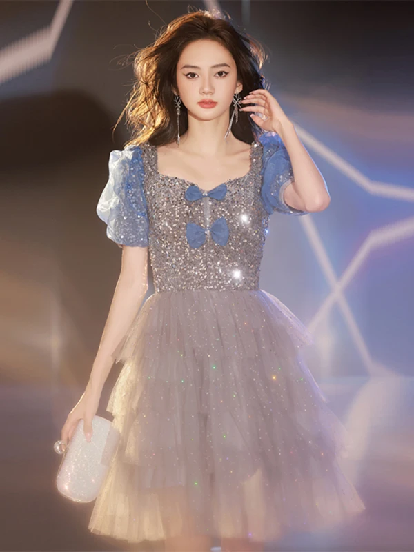 Sexy Gris Glitter Perlage Paillettes Robe De Cocktail Robe De Fête 2023 Princesse Encolure Carrée Noeud Manches Courtes Dos Nu Mi-Longues Soirée Robe De Ceremonie