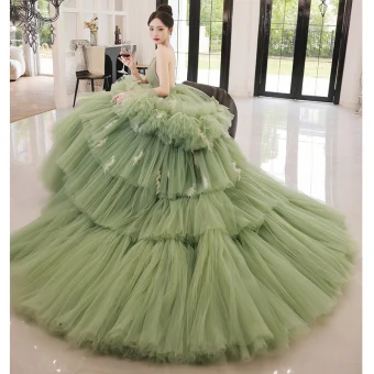 Mode Charmant Vert Cendré Robe De Bal 2022 Robe Boule Bretelles Spaghetti Sans Manches Dos Nu Volants En Cascade Chapel Train Robe De Ceremonie