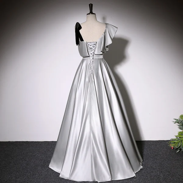 Mode Noire Satin Robe De Bal 2022 Princesse V-Cou Sans Manches Dos Nu Longue Robe De Ceremonie
