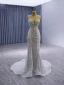 High End Charmant Weiß Handgefertigt Perlenstickerei Perle Strass Pailletten Ballkleider 2024 Meerjungfrau Bandeau Kurze Ärmel Rückenfreies Sweep / Pinsel Zug Strand