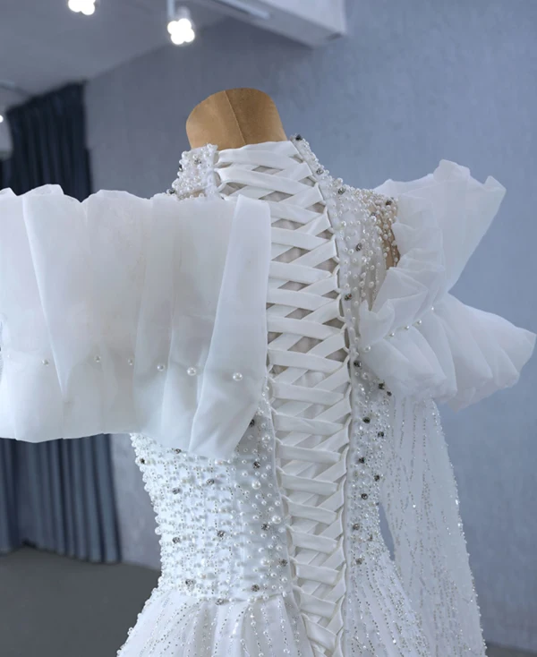 Haut de Gamme Bling Bling Blanche Fait main Perlage Perle Paillettes Robe De Mariée 2024 Trompette / Sirène Col Haut Manches Longues Train De Balayage Mariage