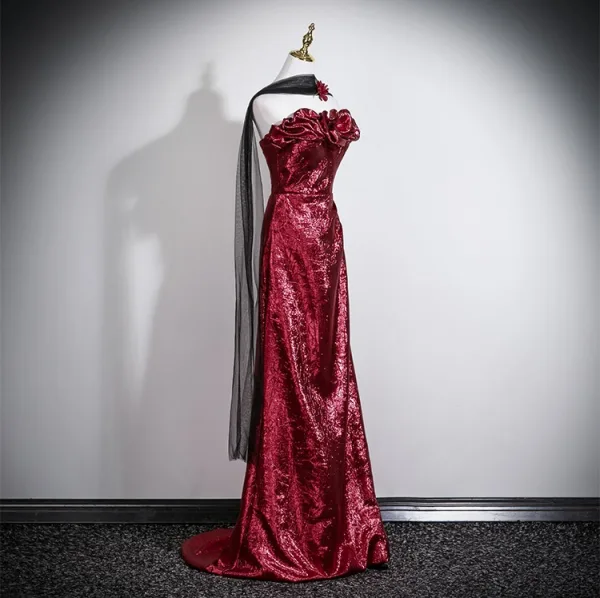 Sexy Bordeaux Paillettes Robe De Soirée 2025 Trompette / Sirène Volants Bustier Sans Manches Dos Nu Train De Balayage Robe De Ceremonie