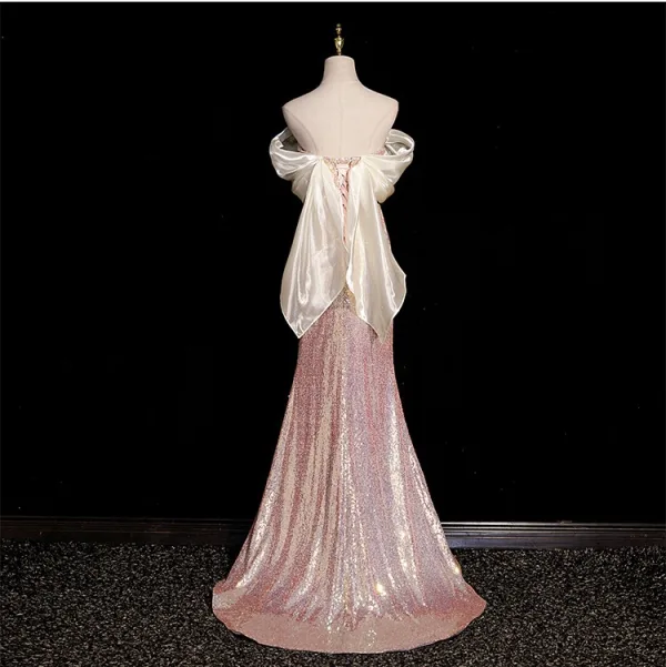 Glitzernden Rosa Pailletten Abendkleider 2024 Meerjungfrau Off Shoulder Schleife Ärmellos Rückenfreies Sweep / Pinsel Zug Abend Festliche Kleider