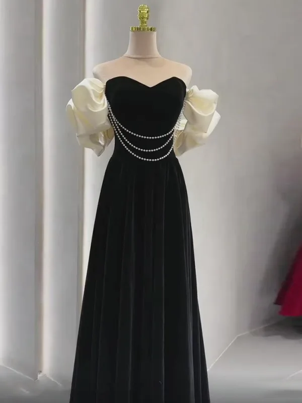 Chic / Beautiful Black Pearl Velvet Prom Dresses 2024 A-Line / Princess Off-The-Shoulder Puffy Short Sleeve Backless Floor-Length / Long Prom Formal Dresses