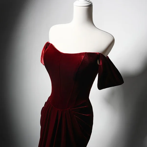 Modest / Simple Burgundy Velvet Evening Dresses 2024 Trumpet / Mermaid Off-The-Shoulder Short Sleeve Backless Floor-Length / Long Evening Party Formal Dresses