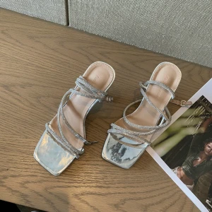 Sexy Argenté Soirée Sandales Femme 2022 Faux Diamant Bride Cheville 9 Cm Talons Aiguilles Peep Toes Bout Ouvert Sandales Talons Hauts