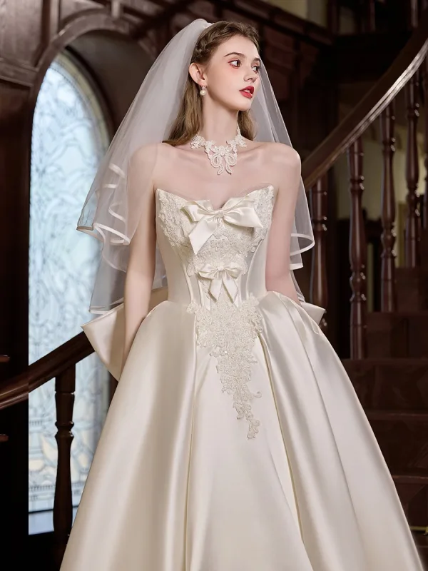 Elegant White Lace Flower Satin Wedding Dresses 2025 A-Line / Princess Strapless Sleeveless Backless Bow Floor-Length / Long