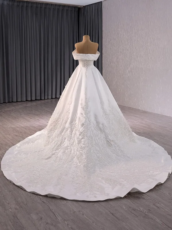 High-end White Beading Lace Flower Satin Wedding Dresses 2024 Ball Gown Strapless Sleeveless Backless Chapel Train Wedding