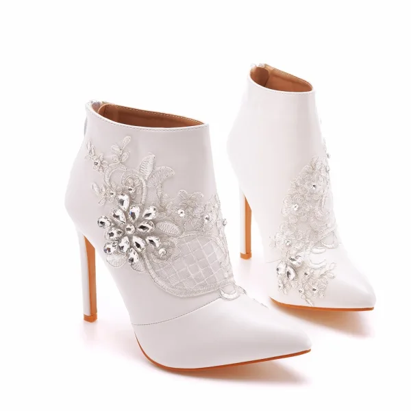 Elegant White Fall Winter Lace Flower Wedding Shoes Boots 2023 Rhinestone Pointed Toe 11 cm Stiletto Heels Wedding Wedding Shoes
