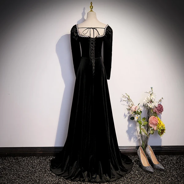 Schöne Schwarz Velour Wildleder Abendkleider 2023 A Linie Eckiger Ausschnitt Strass Lange Ärmel Rückenfreies Schleife Sweep / Pinsel Zug Abend Festliche Kleider