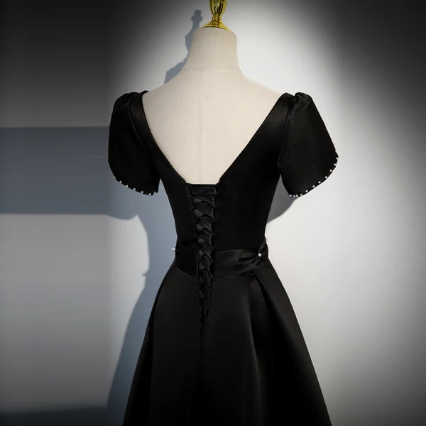 Élégant Noire Satin Robe De Bal 2023 Princesse Perle Encolure Dégagée Manches Courtes Dos Nu Longue Promo Robe De Ceremonie